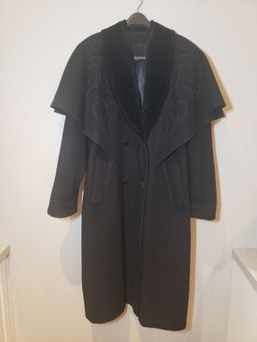Black Wool Women's Long Coat. Size: M-L